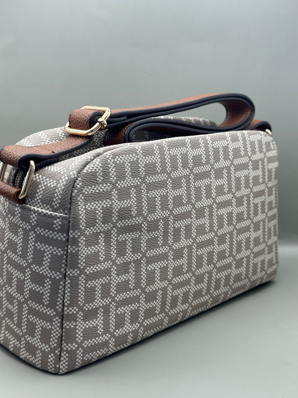 Tommy Hilfiger Flag Paved Handbag