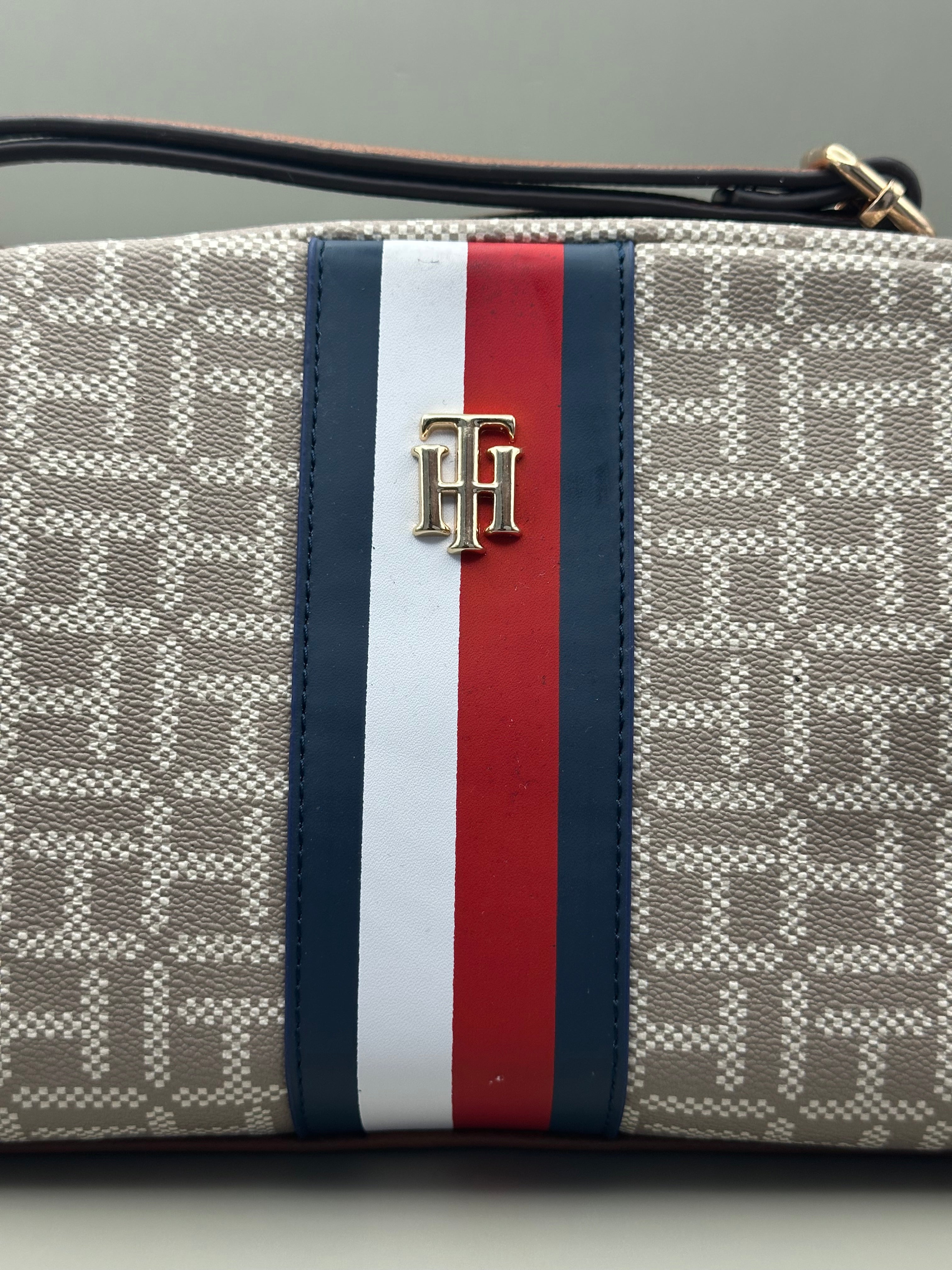 Tommy Hilfiger Flag Paved Handbag