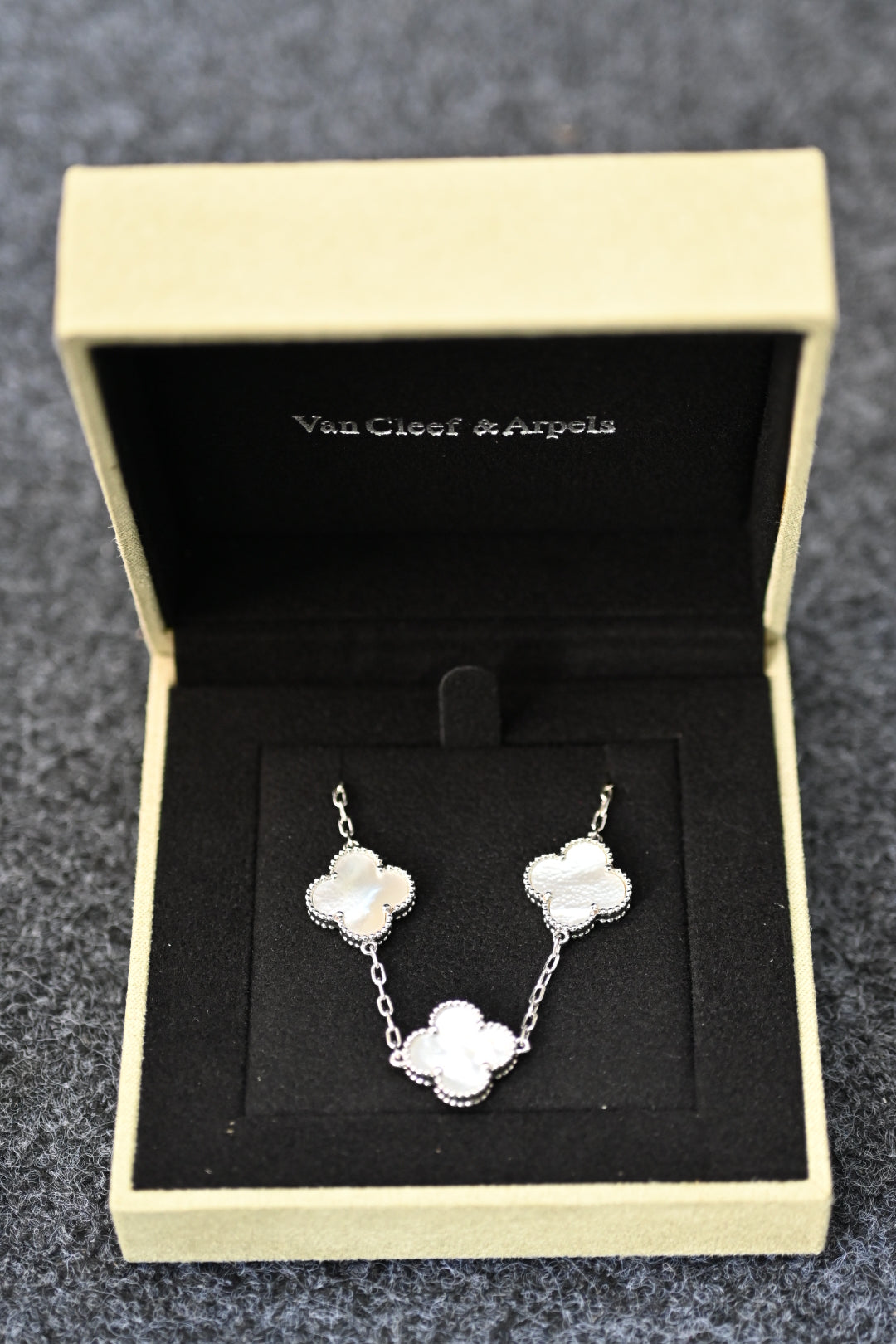 Van Cleef & Arpels 'Grey'