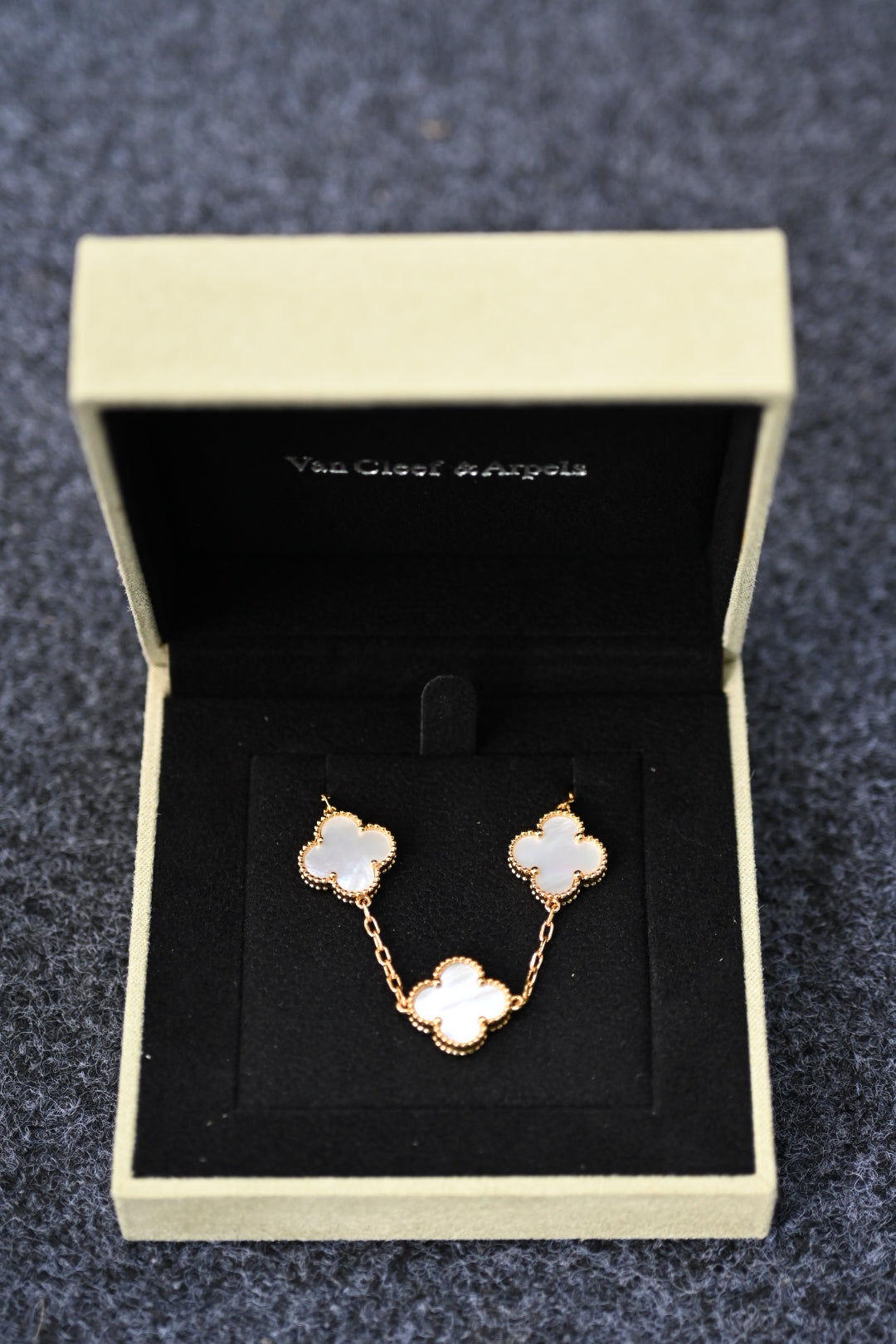 Van Cleef & Arpels 'Ice White'