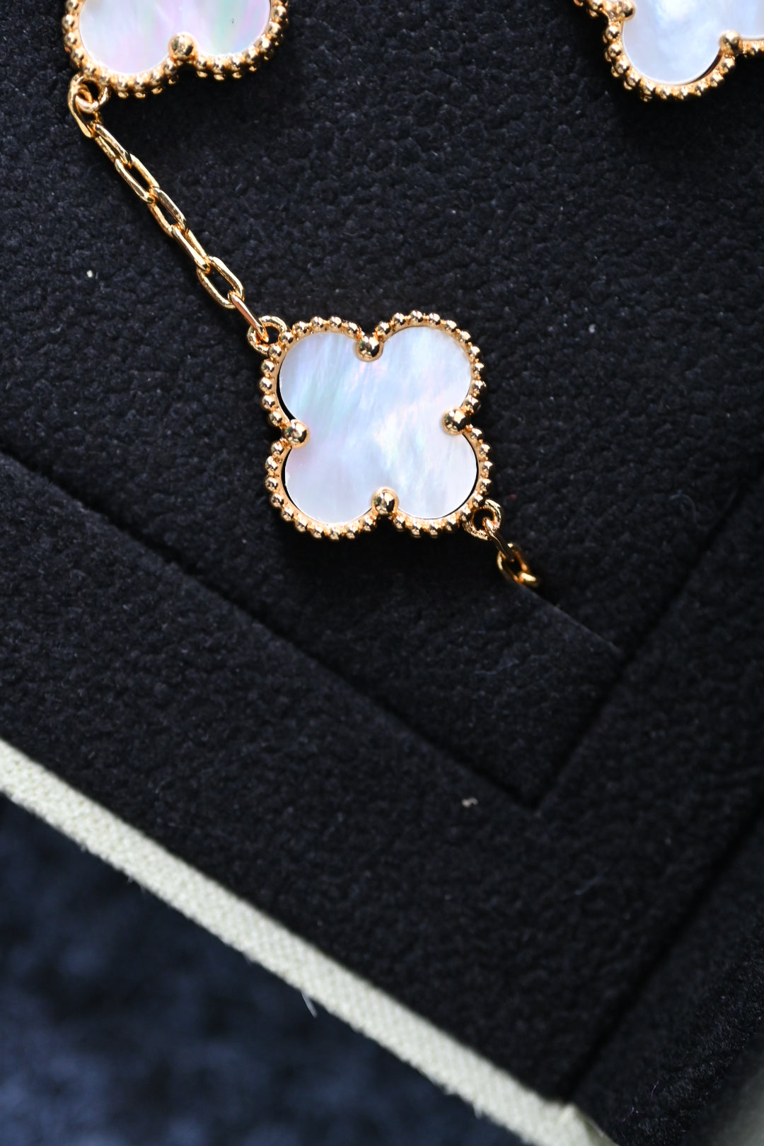 Van Cleef & Arpels 'Ice White'