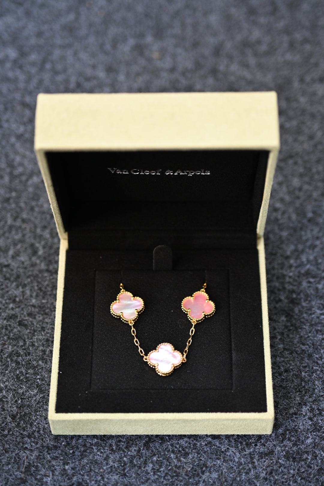 Van Cleef & Arpels 'Light Pink'