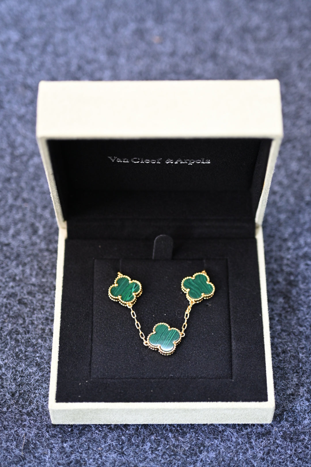 Van Cleef & Arpels 'Patterned Green'